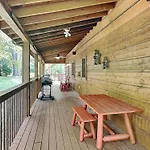 Lazy Cub Lodge