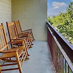 Peaceful River View Cedar Lodge 604