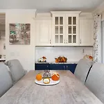 Cozy Cottage W Loveseat Fireplace Grill More
