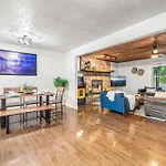 Freshly Updated Mountain Escape Cabin