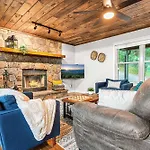 Freshly Updated Mountain Escape Cabin