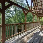 A Bearz Haven Cabin