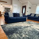 Large Home - Walking Distance To Parkway