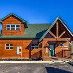Luxury 4-Br Cabin Near Parkway And Dollywood With Game Room And Hot Tub