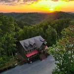 Wanderer By Avantstay Sleeps 26 A Custom Smokies Cabin