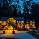 Treehouse River Lodge