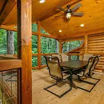 Treehouse River Lodge