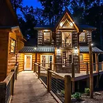 Treehouse River Lodge
