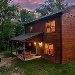 Secluded Cabin Hot Tub, Game Room And Fireplace
