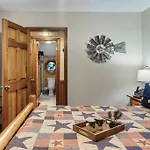 Beary Peaceful Smokies Retreat: Hot-Tub & Pools
