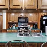 Beary Peaceful Smokies Retreat: Hot-Tub & Pools