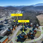 New Listing! Indoor Private Heated Pool, Less Than 2 Miles From Dollywood, Walk To Parkway, 4 Ensuite Bedrooms Sleeps 14, Dog Friendly, Game Room With Tv, Arcade And Foosball, Hot Tub, Bbq, Smart Tv And Wifi, Fully Loaded Kitchen, Washer And Dryer