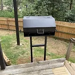 Whiskey Ridge 3 Bdrm Cabin-Firepit, Fenced Yard, Hot Tub
