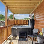 You Are My Sunshine - 3 Bedroom Cabin - Downtown Pigeon Forge!!