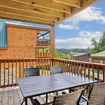 You Are My Sunshine - 3 Bedroom Cabin - Downtown Pigeon Forge!!