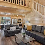 You Are My Sunshine - 3 Bedroom Cabin - Downtown Pigeon Forge!!
