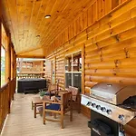 Splendid 2Cabins Sleeps 28 Pool Hot Tub More