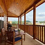 Splendid 2Cabins Sleeps 28 Pool Hot Tub More