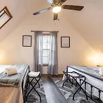 Twilight Timber - Pet Friendly Cabin With Hot Tub, And Game Room