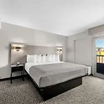 Quality Inn & Suites At Dollywood Lane