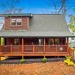 Luxe Modern Nest- Hot Tub- Pool Table- Bbq