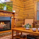 Couples Getaway Cabin Near National Park W Hot Tub