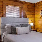 Couples Getaway Cabin Near National Park W Hot Tub