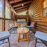 Cozy Spacious Cabin With Hot Tub, Bbq Near Parkway