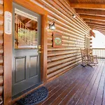 Cozy Spacious Cabin With Hot Tub, Bbq Near Parkway