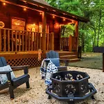 Couples Retreat *Location*Hot Tub*Fire Pit*