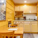 Pigeon Forge Resort Studio Cabin On Dollywood Ln!