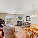 Lazy Bear Whispering Pines 111