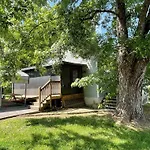 Steps Away From Pf Parkway, Pet Friendly, Hot Tub!