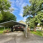 Steps Away From Pf Parkway, Pet Friendly, Hot Tub!
