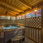 Serene Chalet W Hot Tub, Games, Wi-Fi, Pets Ok
