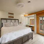 Lux,Hottub,Game Room,Central Location,Mountain View