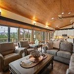 Lux,Hottub,Game Room,Central Location,Mountain View