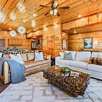 New Luxury Cabin Newly Furnished Sleeps 20 Stunning View Heated Indoor Pool With New Mural Arcade Games Home Theater And Karaoke