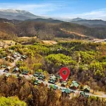 Starry Mountain View- Hot Tub - Pool Table - Prime Location