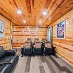 Indoor Heated Pool, Alpine Resort Near Dollywood, Theater & Game Room, Hot Tub