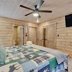 Honeybear Hideaways - Luxury Cozy Cabin With Theater, Game Room And Hot Tub
