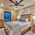 Honeybear Hideaways - Luxury Cozy Cabin With Theater, Game Room And Hot Tub