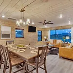 Honeybear Hideaways - Luxury Cozy Cabin With Theater, Game Room And Hot Tub