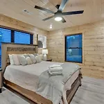Honeybear Hideaways - Luxury Cozy Cabin With Theater, Game Room And Hot Tub