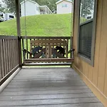 2Br Rustic Cabin With Views And Parking