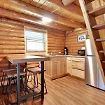 Deluxe 1 Bedroom Cabin With Parking