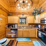 Rustic Cabin W Modern Comfort Minutes From Parkway