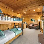 Rustic Cabin W Modern Comfort Minutes From Parkway