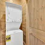 Honeybear Hideaways - Luxury And Spacious Cabin In Smoky Mountain With Indoor Pool, Hot Tub And Game Room