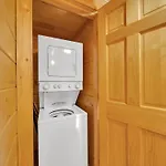 Ern832 - Lakeside Hideaway - Great Location! Close To All The Action! Cabin